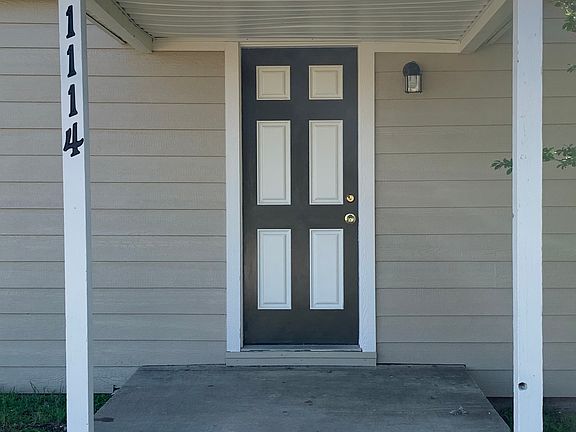 2nd image of 1114 Thorpe Springs Rd