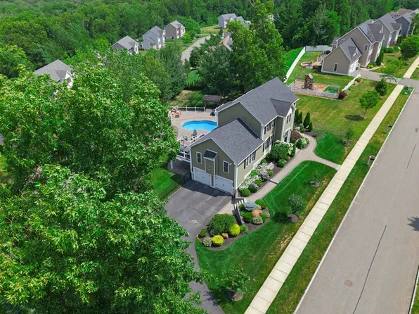 5 Autumn Gate Cir, Millbury, MA 01527