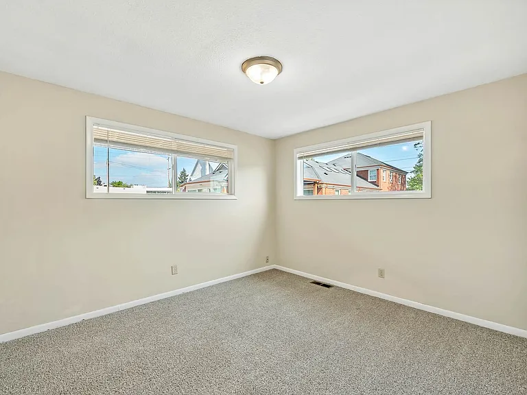 Ferry St - 4 Plex — Photo 13
