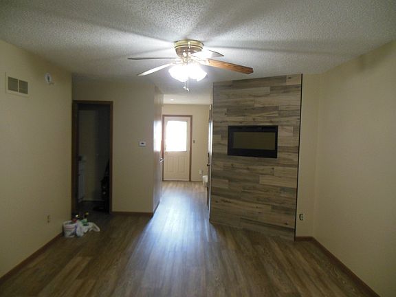 4th image of 629 NE English Manor Dr APT C