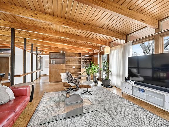 5th image of 8925 North Maitland ROAD