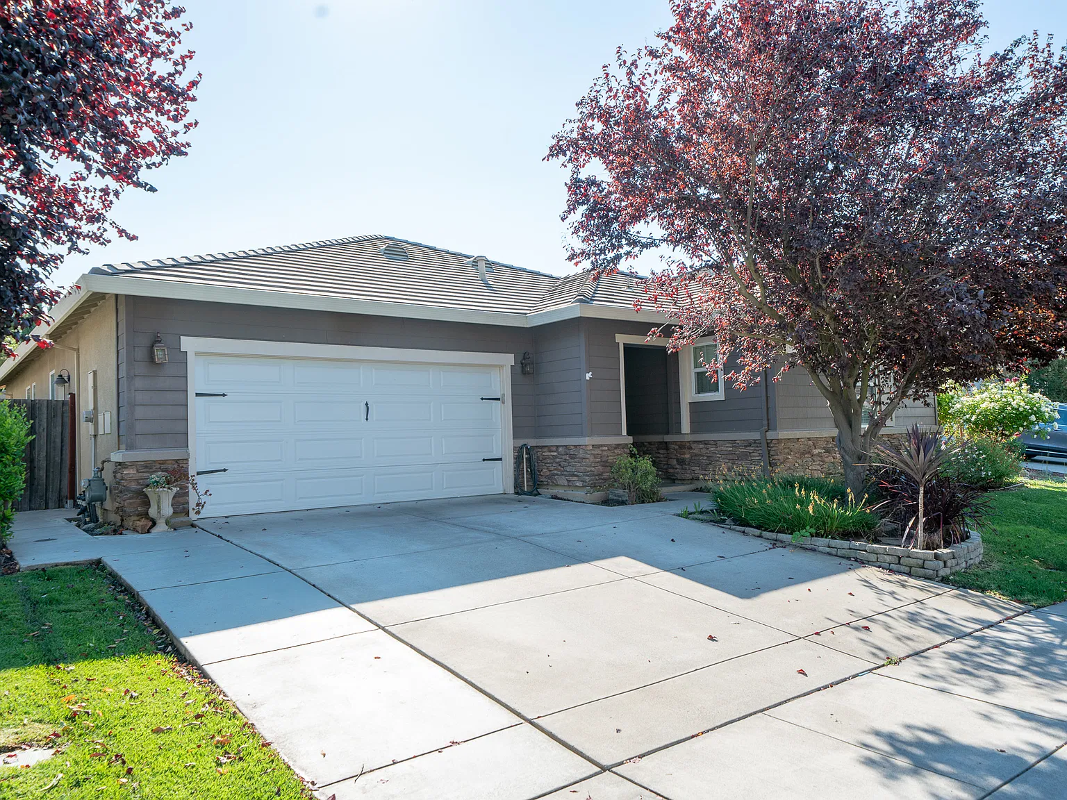 3 bed, 2253 sqft, $2,875 — Photo 3
