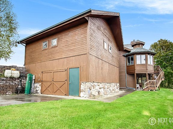 4th image of 3691 N Lake Harbor Dr