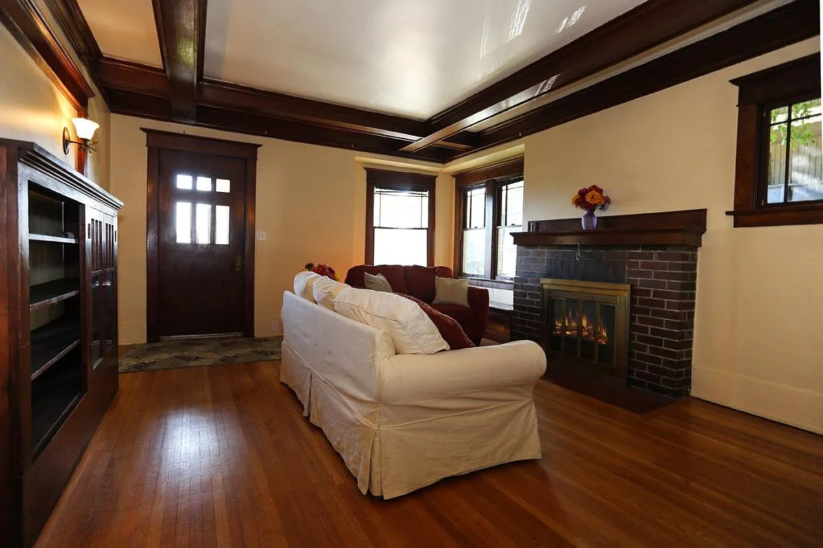 6 bed, 2200 sqft, $1,275 — Photo 3