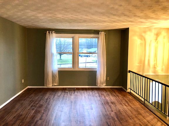 3rd image of 2216 Sprucewood Dr