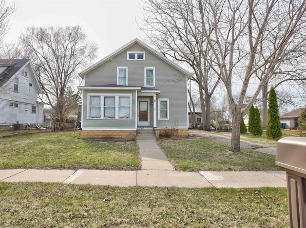 411 Roosevelt St, Rio, WI 53960