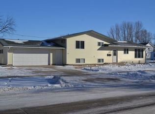 1320 27th Ave S, Moorhead, MN 56560