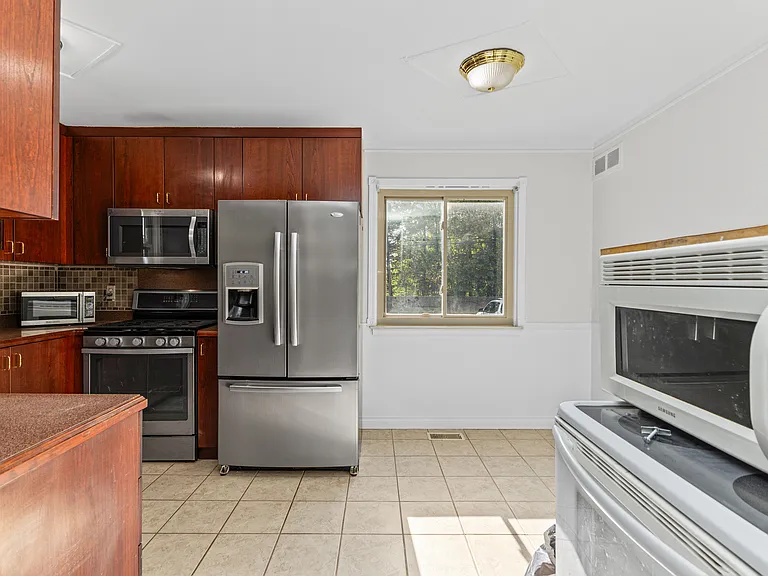 2907 Roundtree Dr — Photo 6