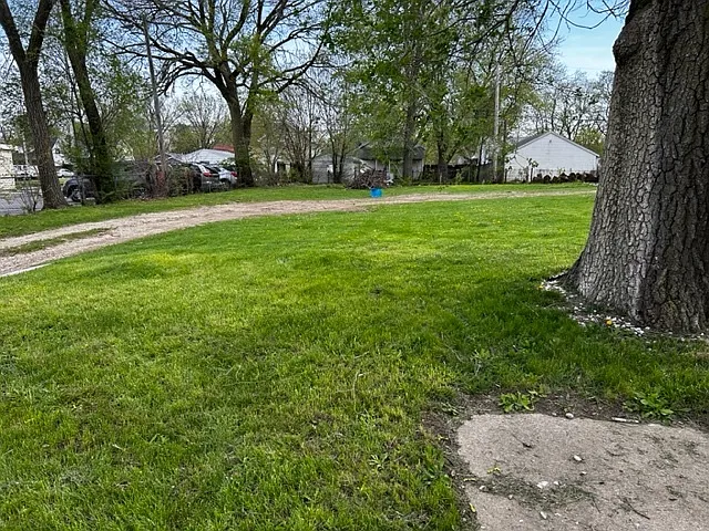 915 W Bradley Ave photo 1