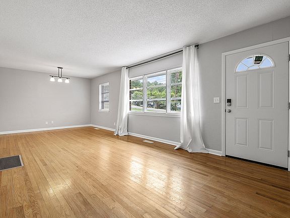 5th image of 420 Glenhill Dr