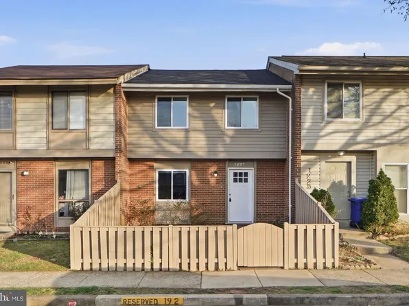 1227 Springtide Pl, Herndon, VA 20170