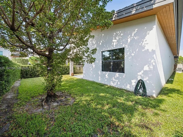 7635 NW 103rd Pl — Photo 9