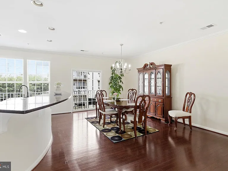 7931 Crescent Park Dr — Photo 9