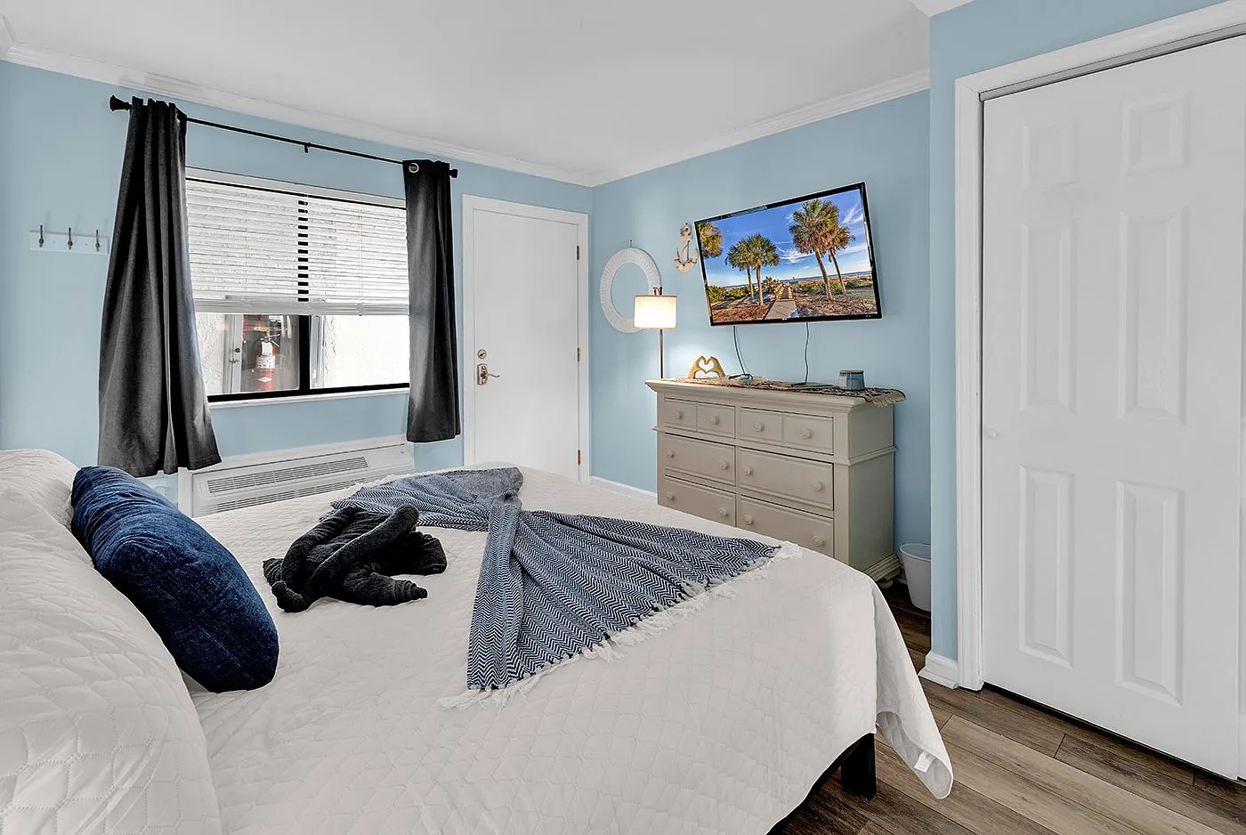 Bluewater Snowbird Escape | Oceanview 1BR | $1,400/Month — Photo 3