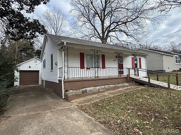 2nd image of 947 Hickory St