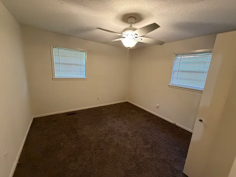904 Randall Dr — Photo 1