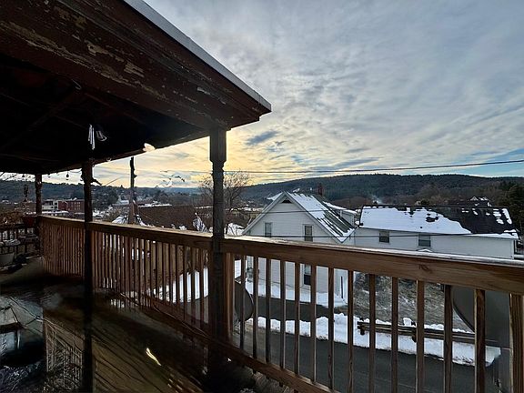 2nd image of 7 Light Street