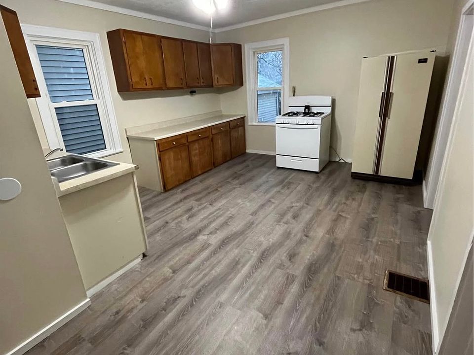 1st image of 230 Liberty St #1