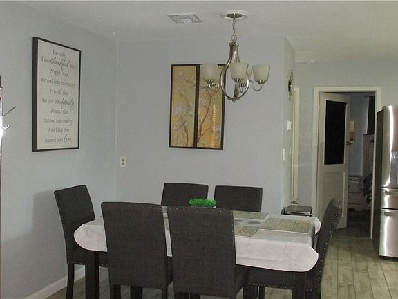 5th image of 113 Green Point Dr