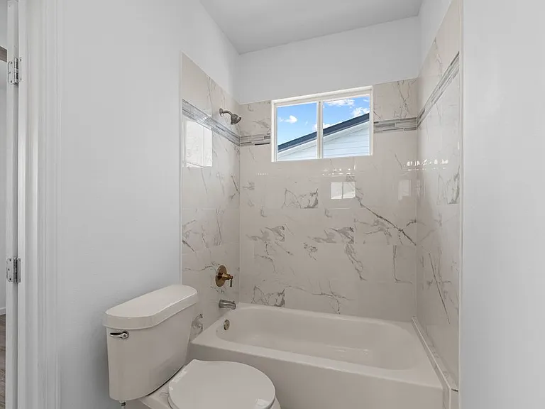 323 Gabriel St #101 — Photo 20