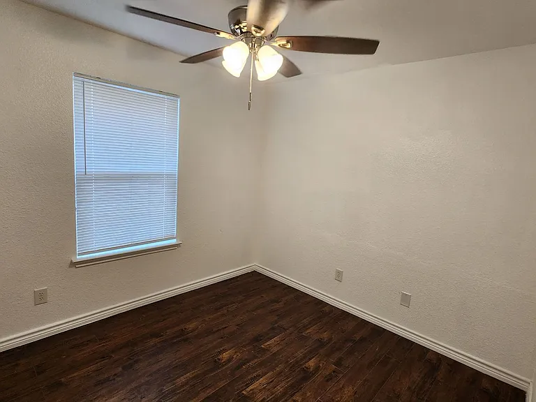542 Pharis St — Photo 8