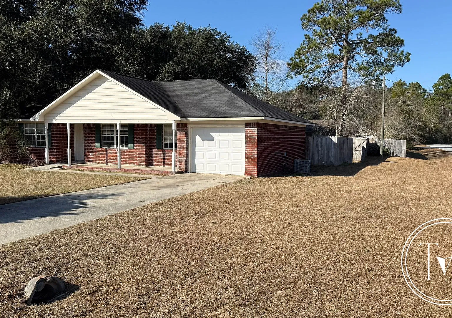 Spacious 3-bedroom, 2-bath ranch-style brick home in Heritage Estates neighborhood — Photo 2