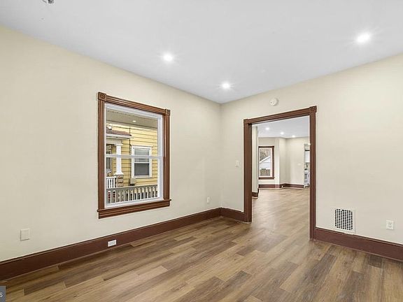 4th image of 223 Johnson St