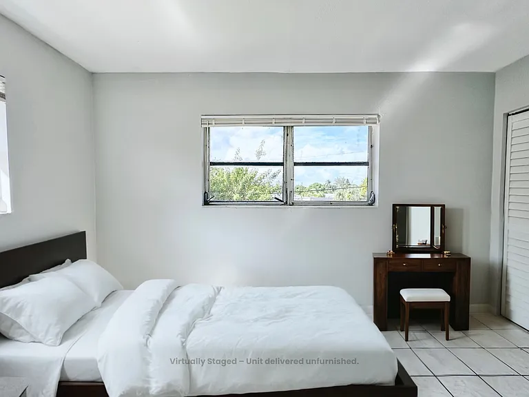 1007 W Prospect Rd — Photo 40