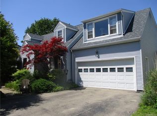 882 Pioneer Dr, North Tonawanda, NY 14120