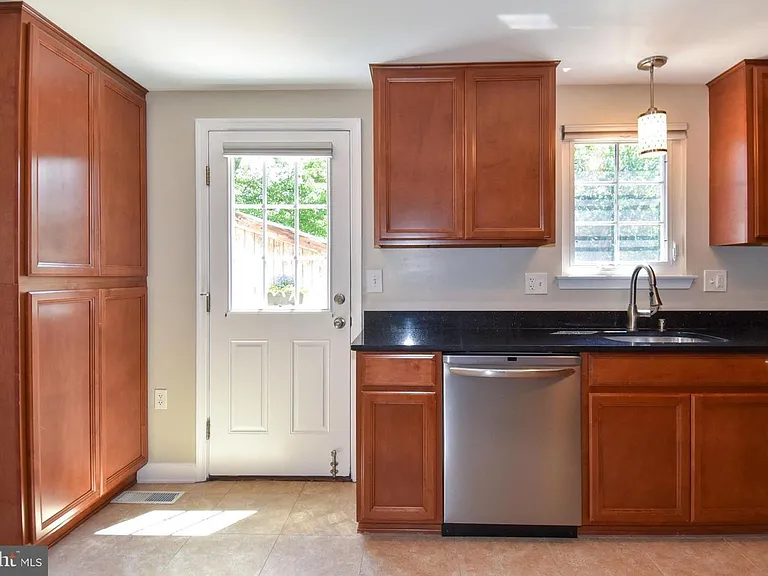 27 Marian Ct — Photo 11