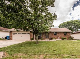 910 Briarwood Dr, Bethalto, IL