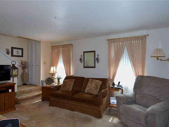 4th image of 313 Iroquois Dr