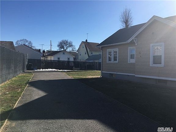 4th image of 40 Wellington St
