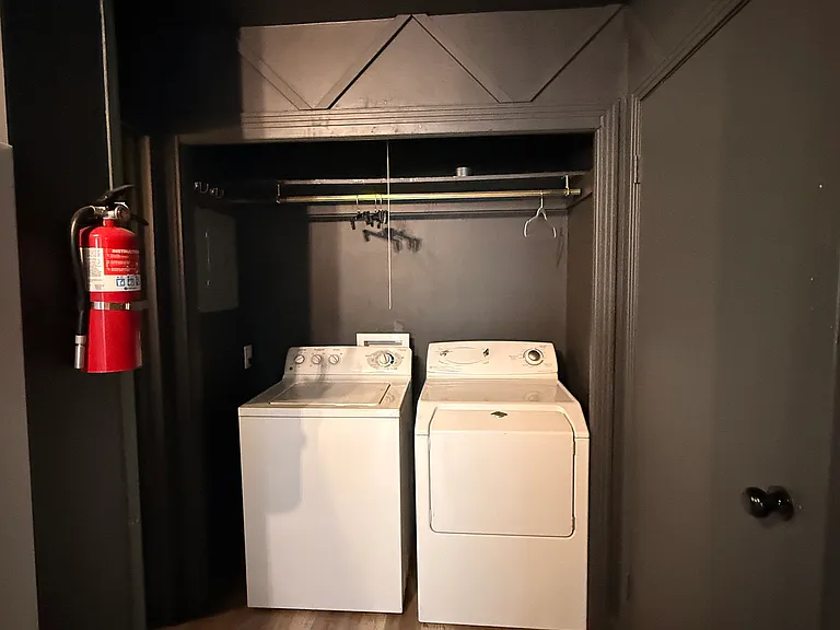 235 S Vine St — Photo 13
