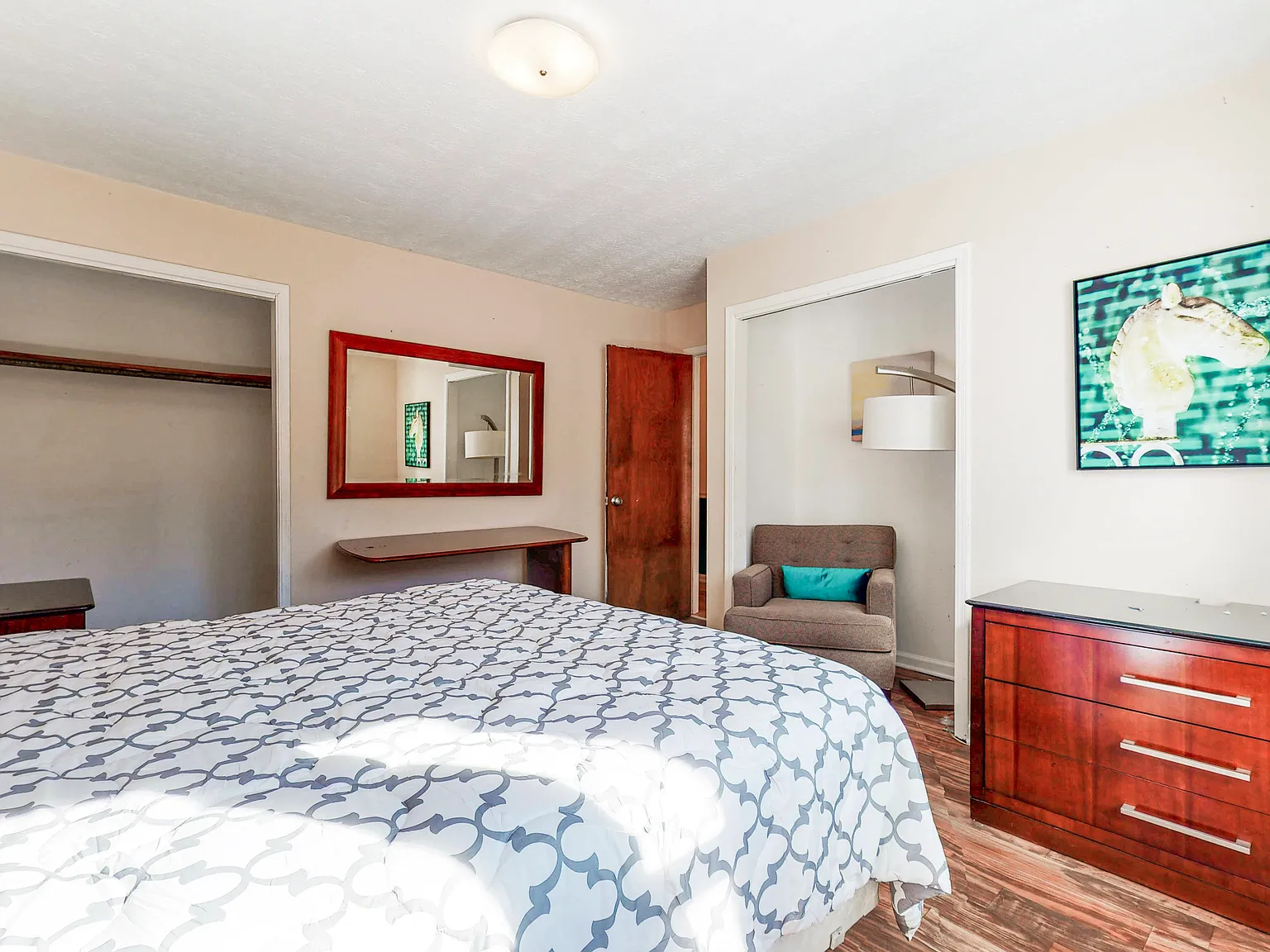 4 bed, 4.0 bath, 2412 sqft, $793 — Photo 2