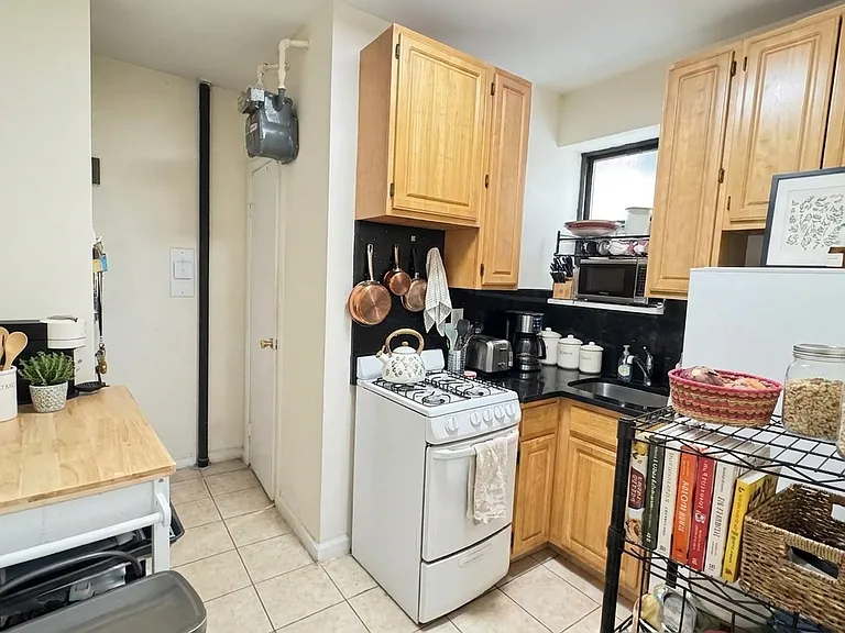 325 E 21st St #12 — Photo 2