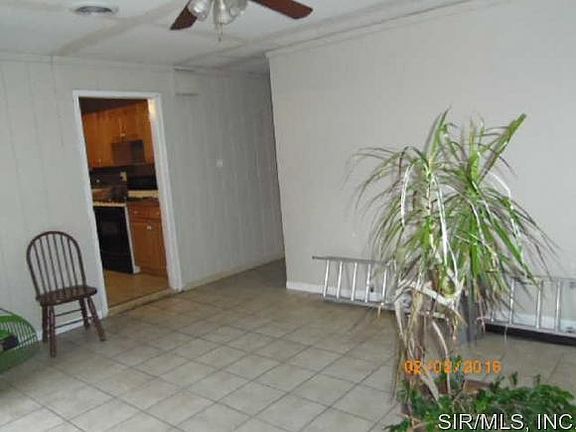 3rd image of 512 Saint James Ln