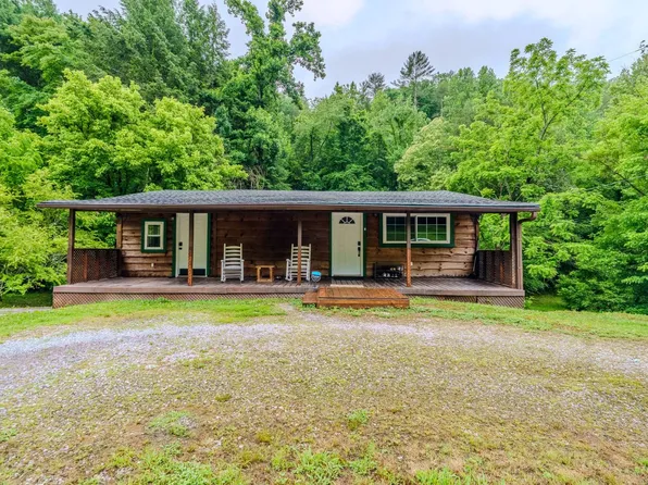 446 Lovers Ln, Townsend, TN 37882