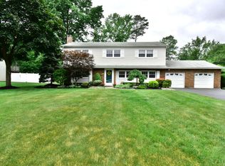 19 Villanova Dr, Manalapan, NJ 07726