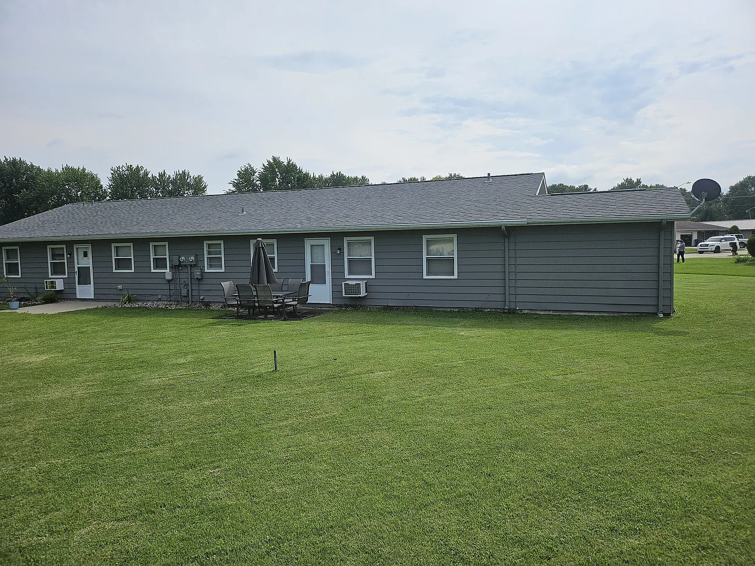 2 bed, 900 sqft, $1,400 — Photo 2