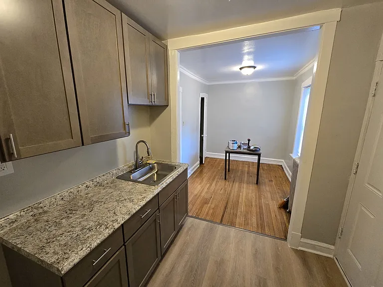 4826 N Avers Ave #2E — Photo 3