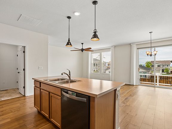 5th image of 855 N Waterloo Cir