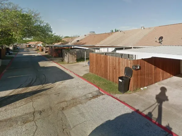 38 E Mountain Creek Ct, Grand Prairie, TX 75052