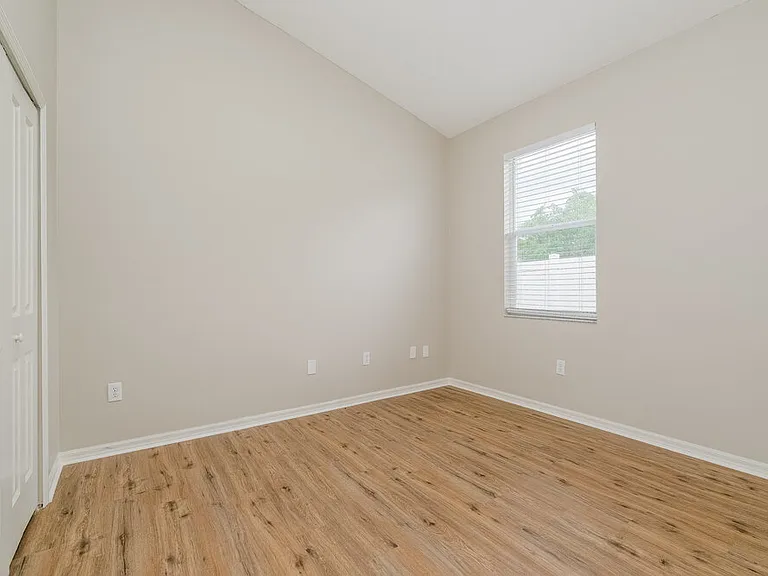 1046 Crimson Clover Ln — Photo 12