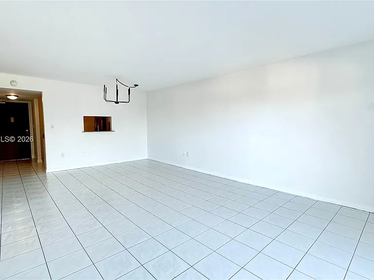 130 S Shore Dr #4B — Photo 2