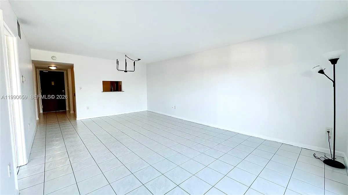Building Photo - 130 S Shore Dr #4B
