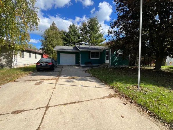 320 Doris St, Sparta, MI 49345