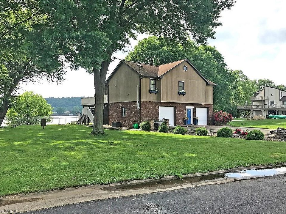 Street view of House and side lot