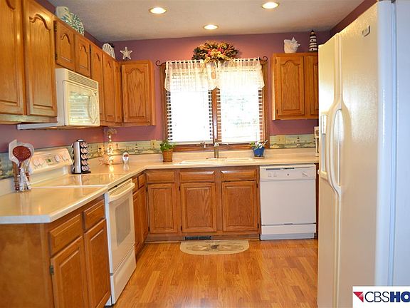 5th image of 1010 Elm Ct