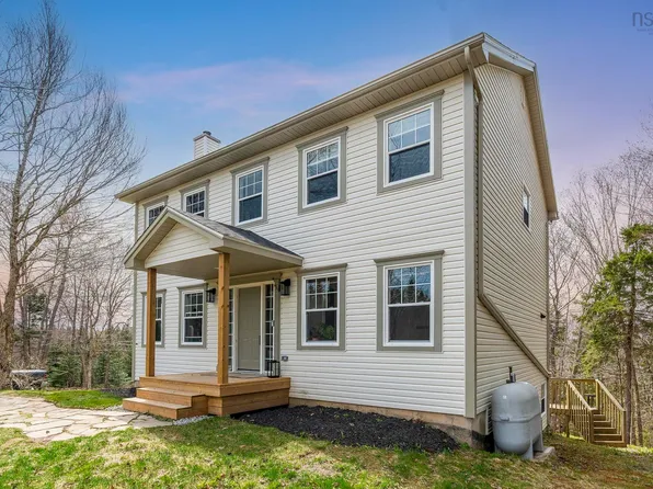 48 Gleneagles Dr, Halifax, NS B4B 1V8